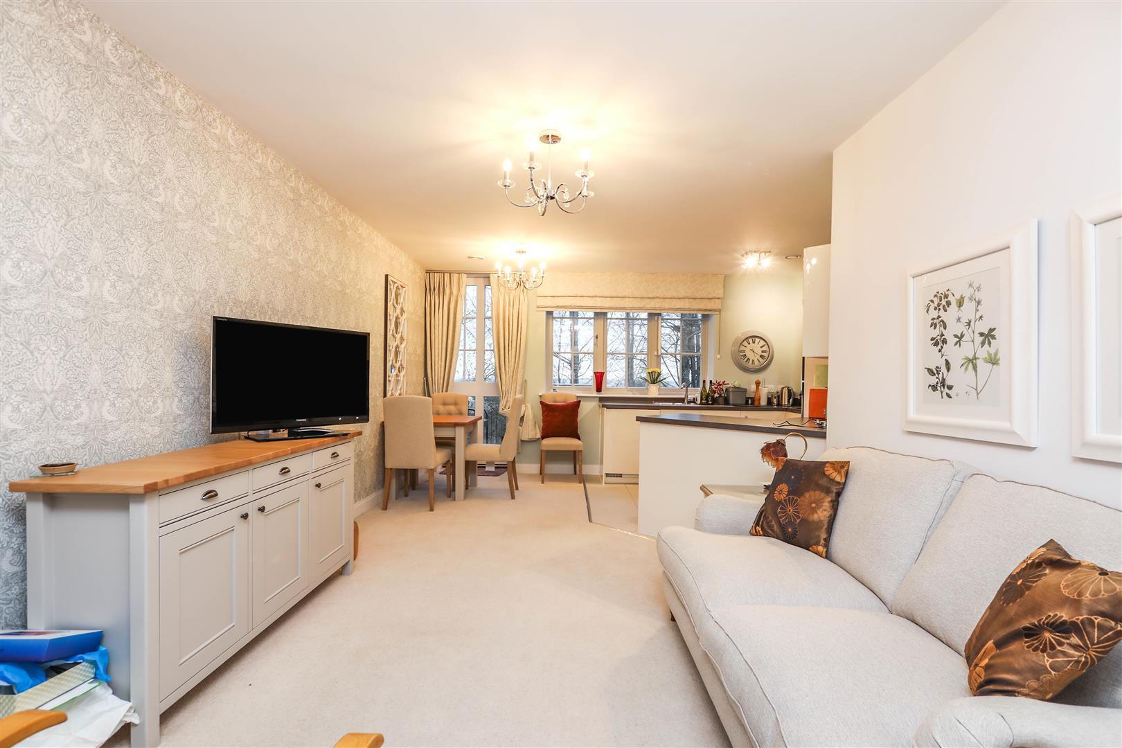 Hawkesbury Place, Fosseway, Stow on the Wold, GL54 1FF