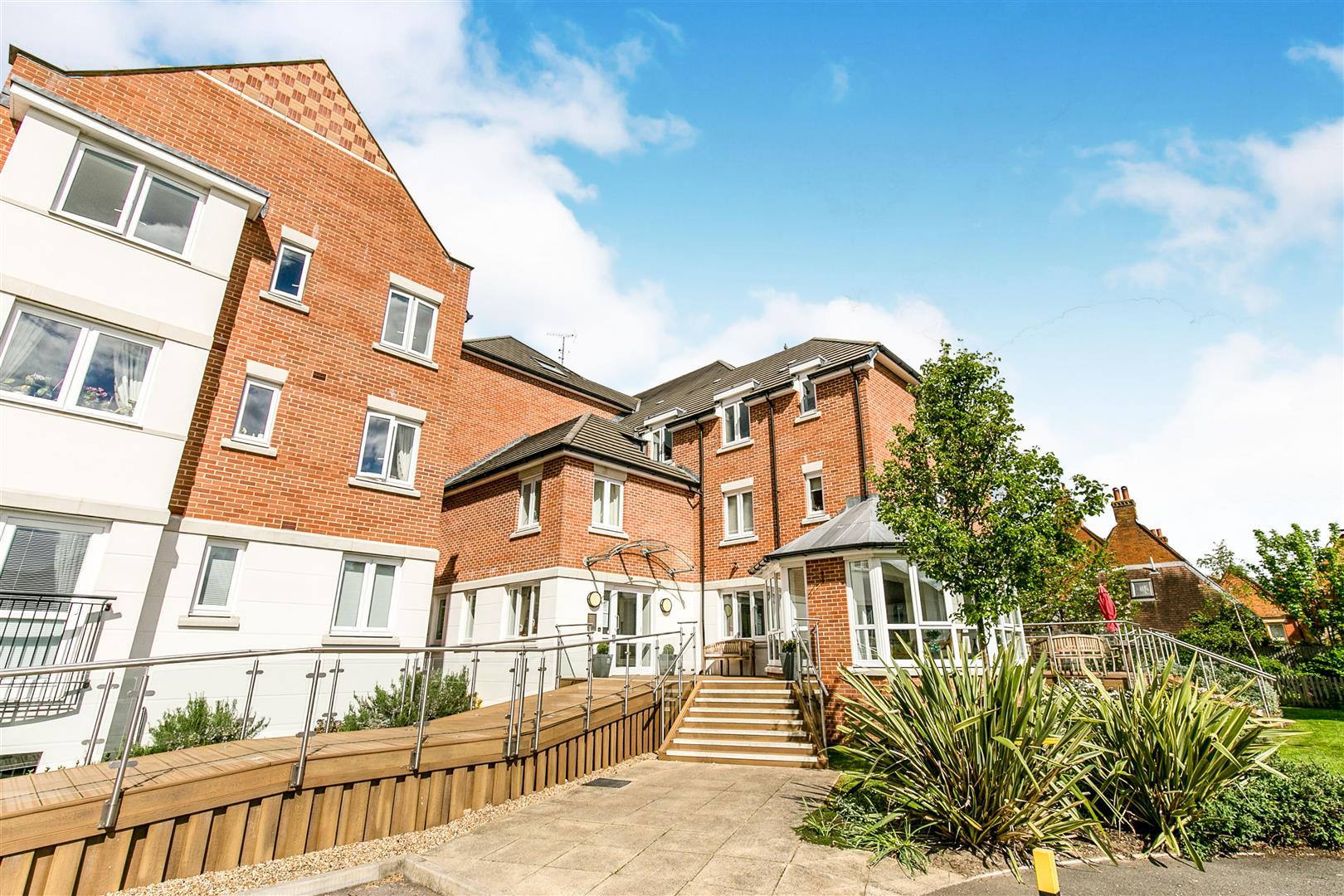 Crayshaw Court, Abbotsmead Place, Caversham, Reading