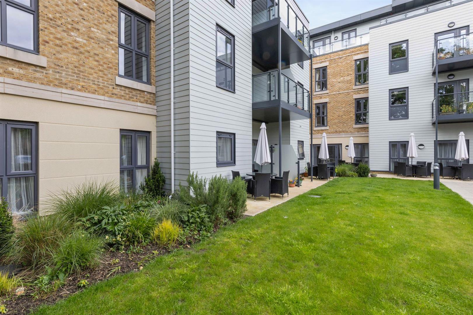 Queens Road, Weybridge