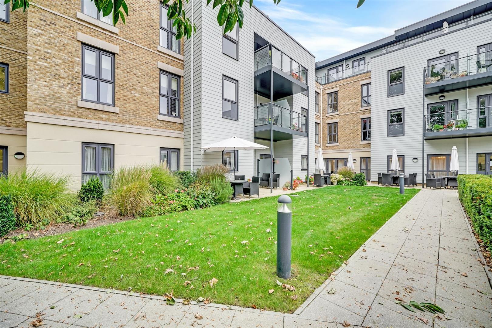 Queens Road, Weybridge