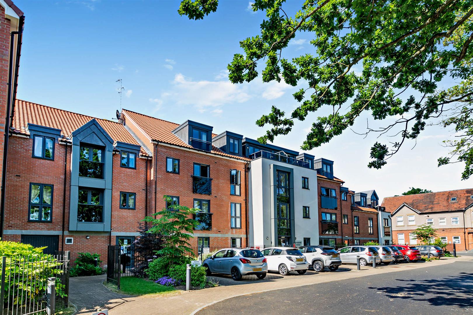 Devonshire Grange, Devonshire Avenue, Roundhay, Leeds, LS8 1AN