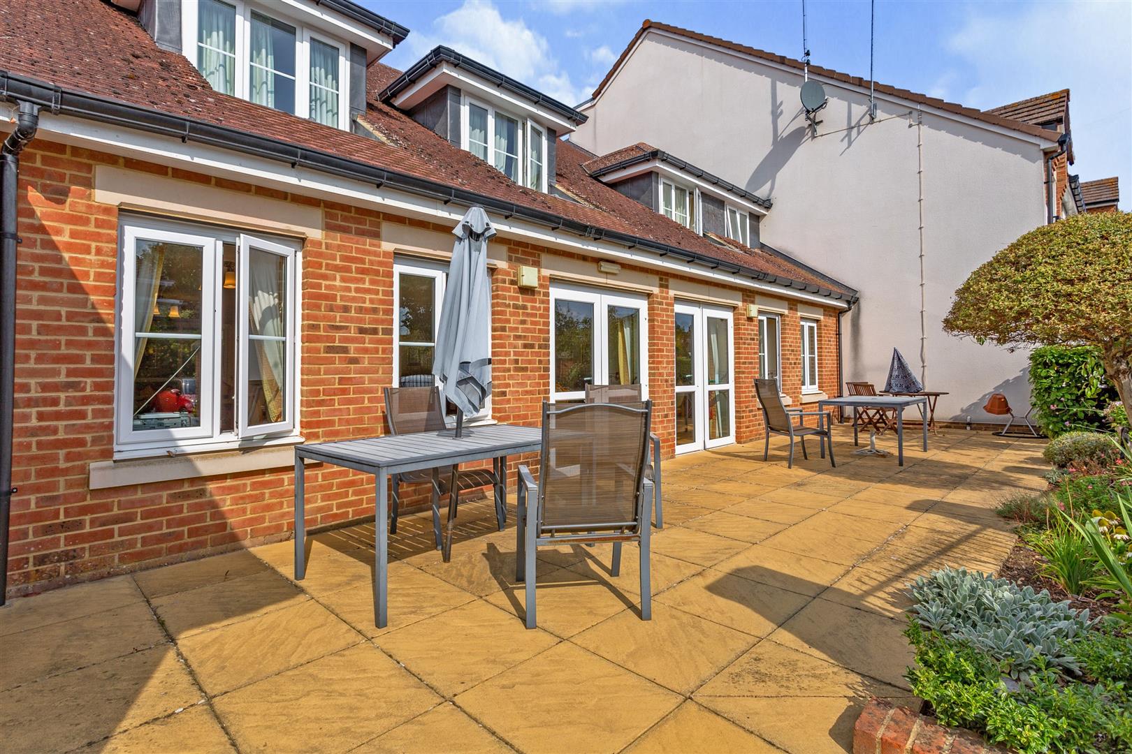 High Street South, Rushden, Northamptonshire, NN10 0FR