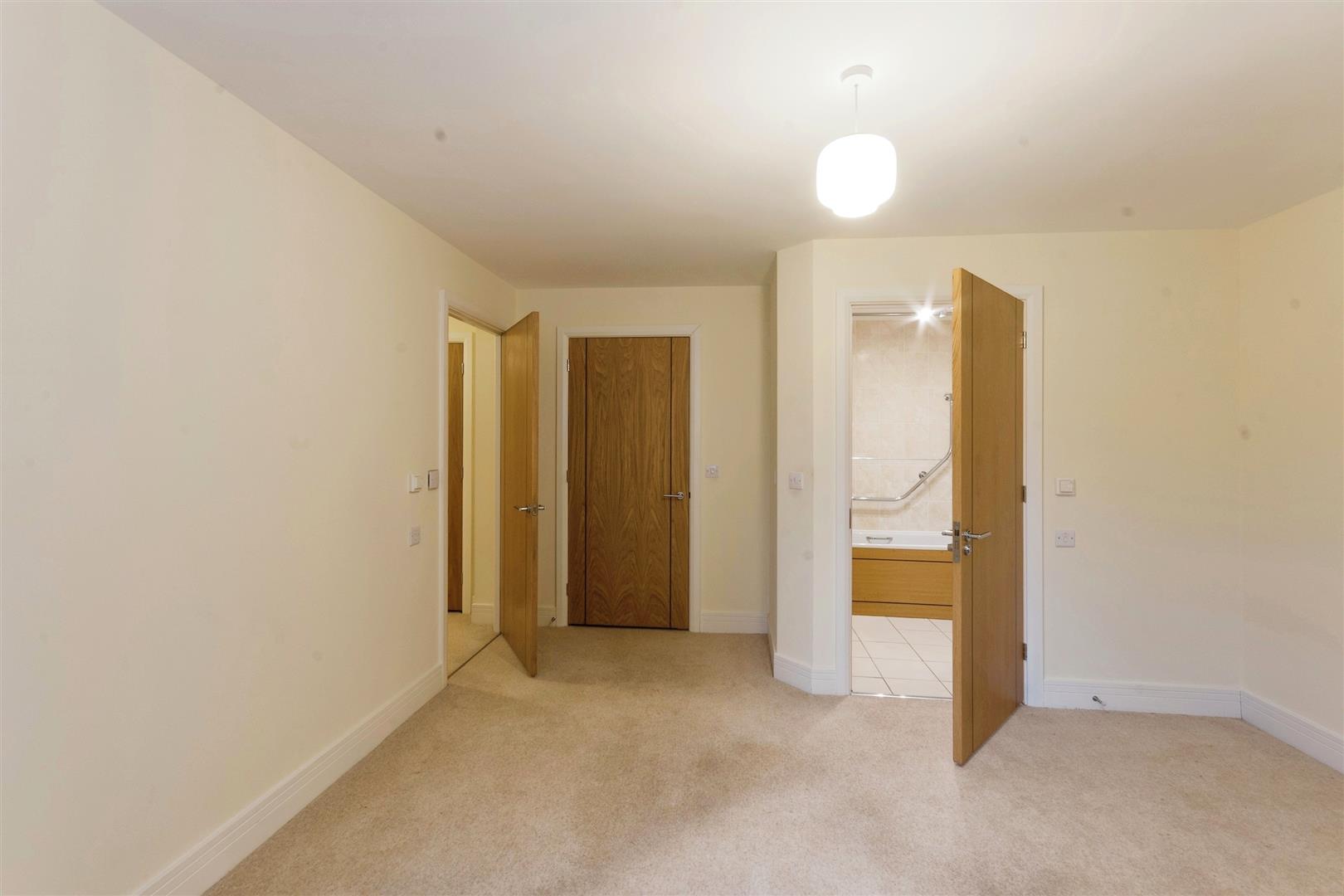 8 Westonia Court, 582-592 Wellingborough Road, Northampton