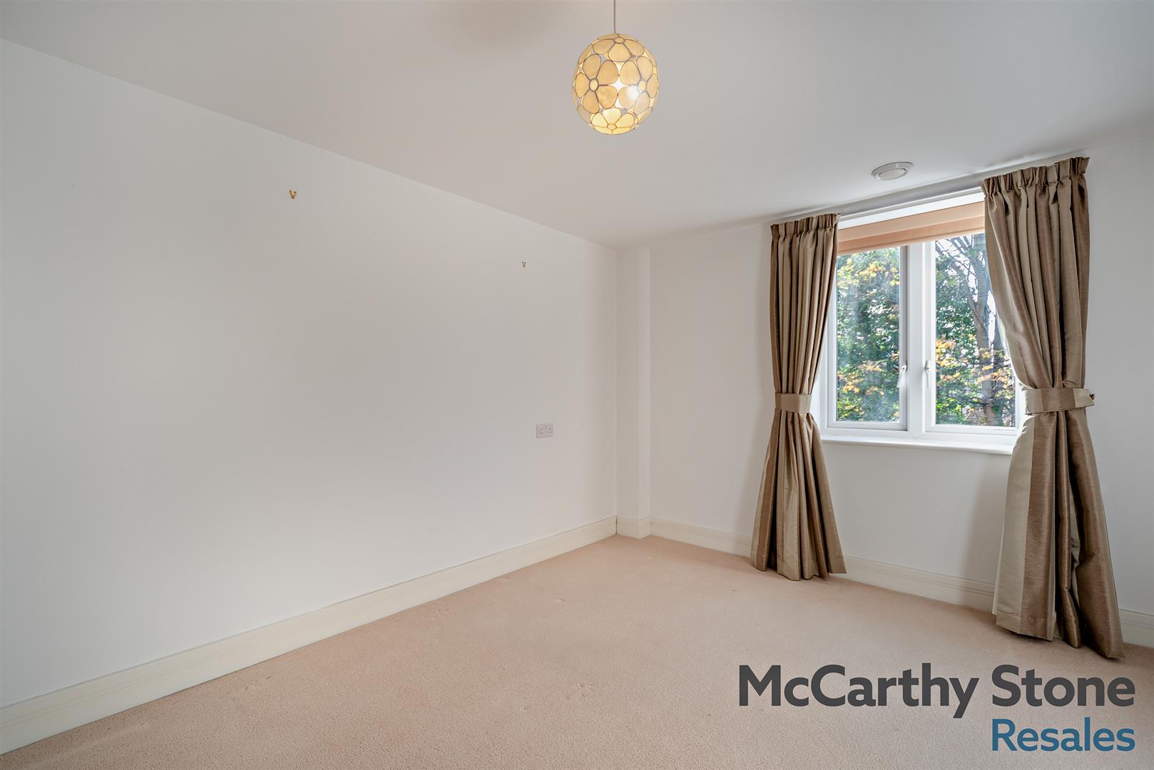 Abbotsmead Place, Caversham, Reading