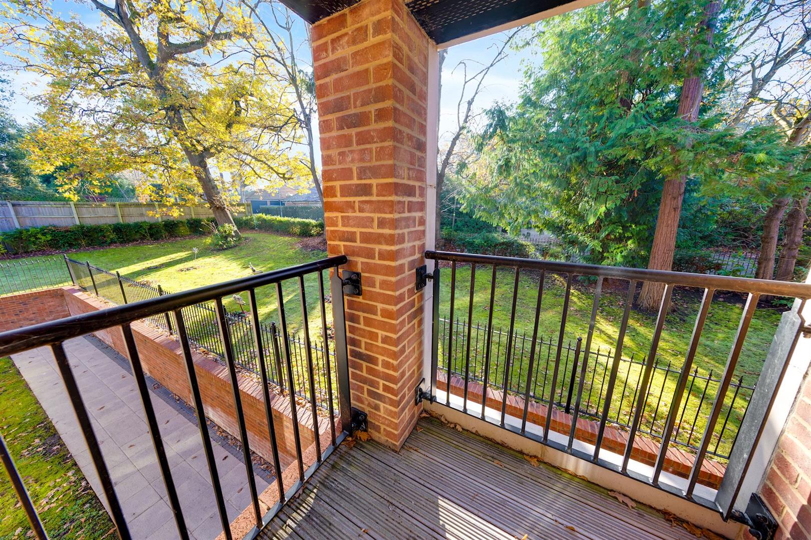 Birch Place, Dukes Ride, Crowthorne, RG45 6GT