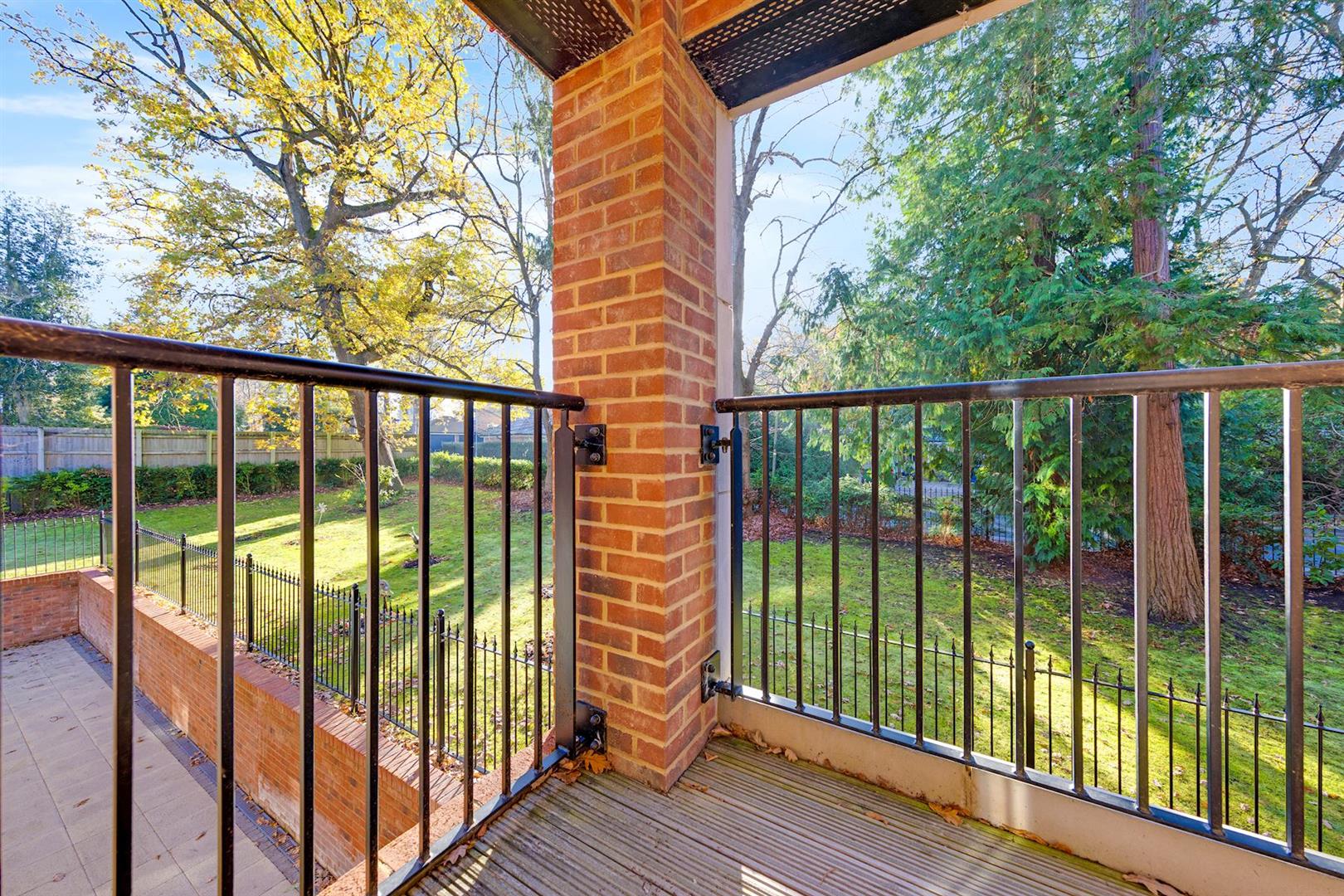 Birch Place, Dukes Ride, Crowthorne, RG45 6GT