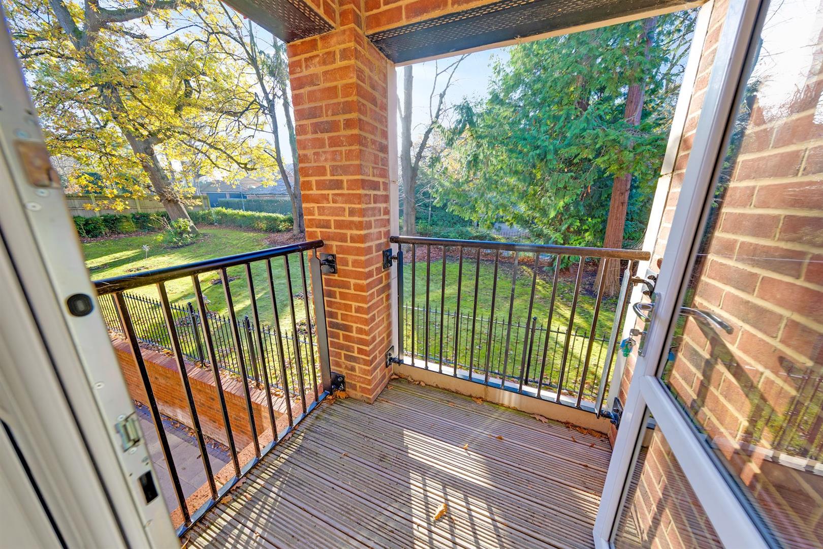 Birch Place, Dukes Ride, Crowthorne, RG45 6GT