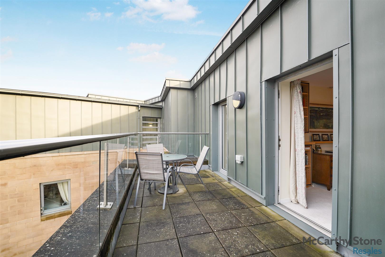 Lyle Court, 25 Barnton Grove, Edinburgh, EH4 6EZ