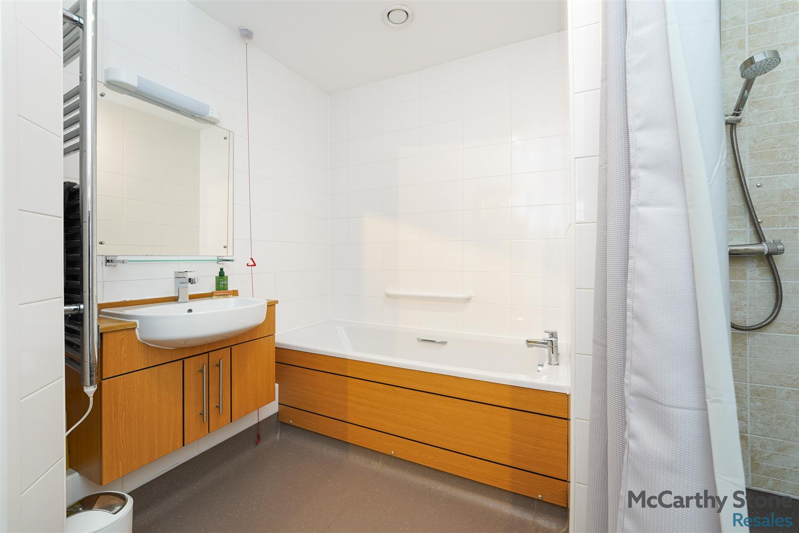 Lyle Court, 25 Barnton Grove, Edinburgh, EH4 6EZ