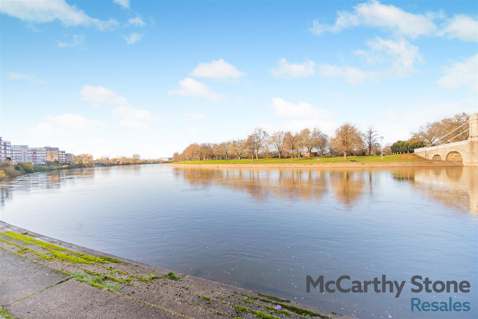Wilford Lane, West Bridgford. River Facing Apartment