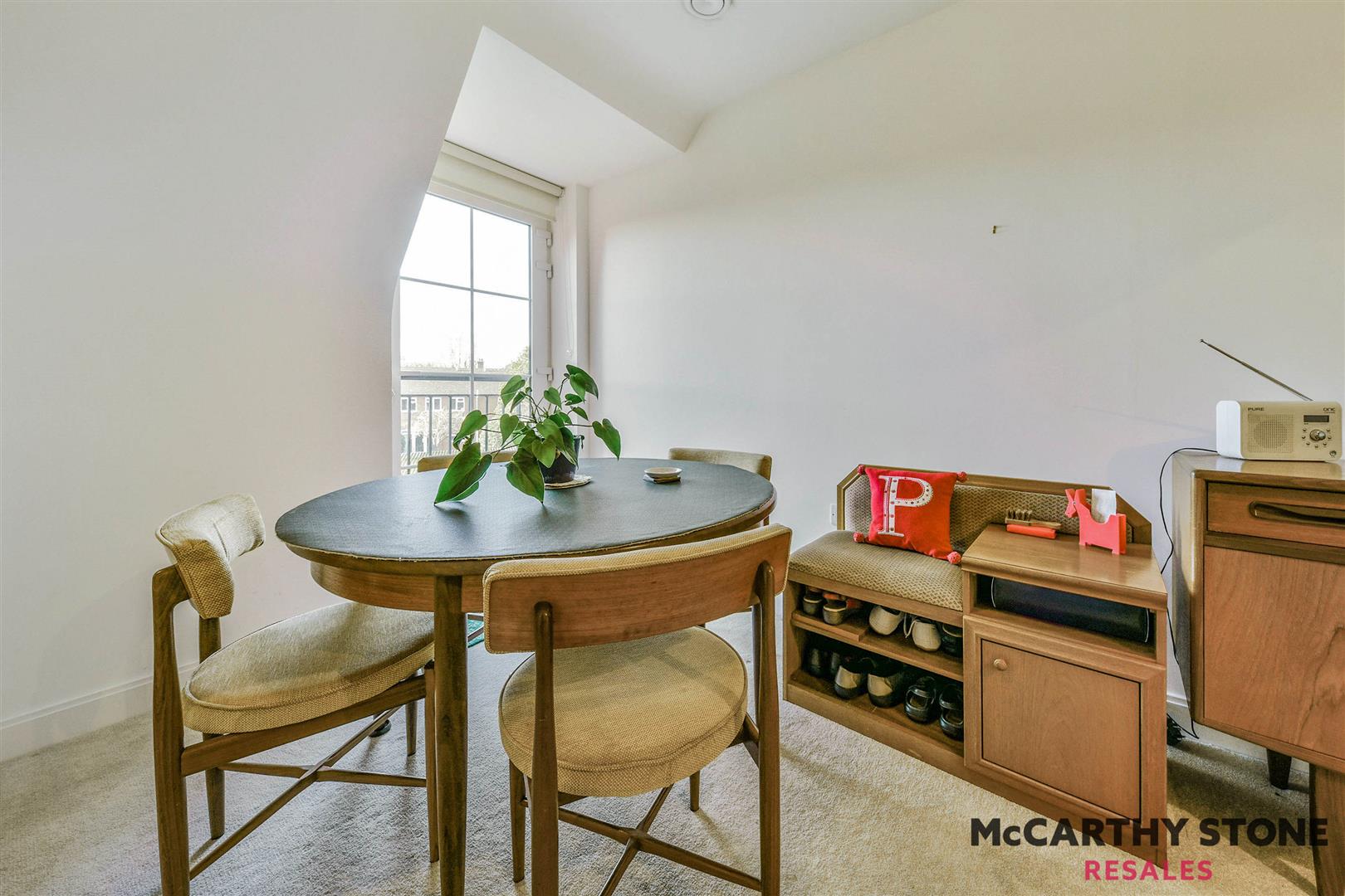 Lowe House, London Road, Knebworth