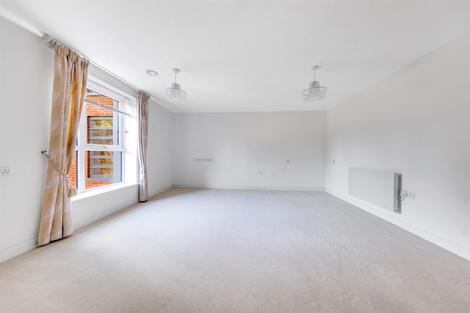 Dukes Ride, Crowthorne, RG45 6GT