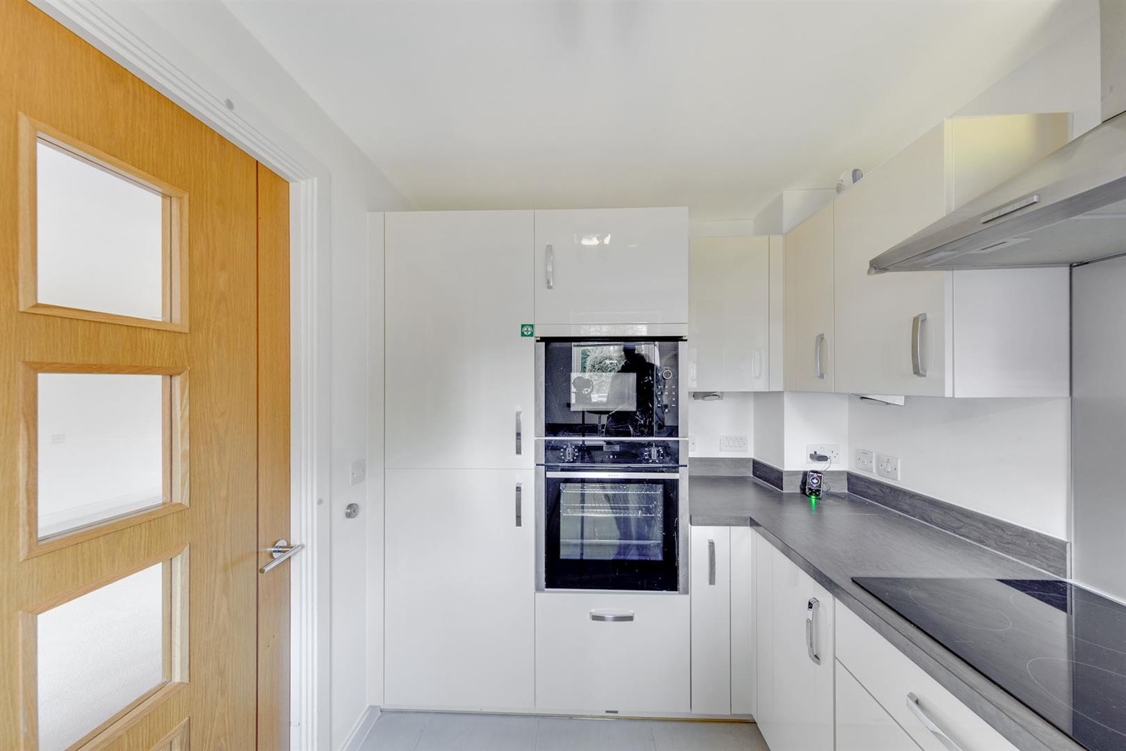 Dukes Ride, Crowthorne, RG45 6GT