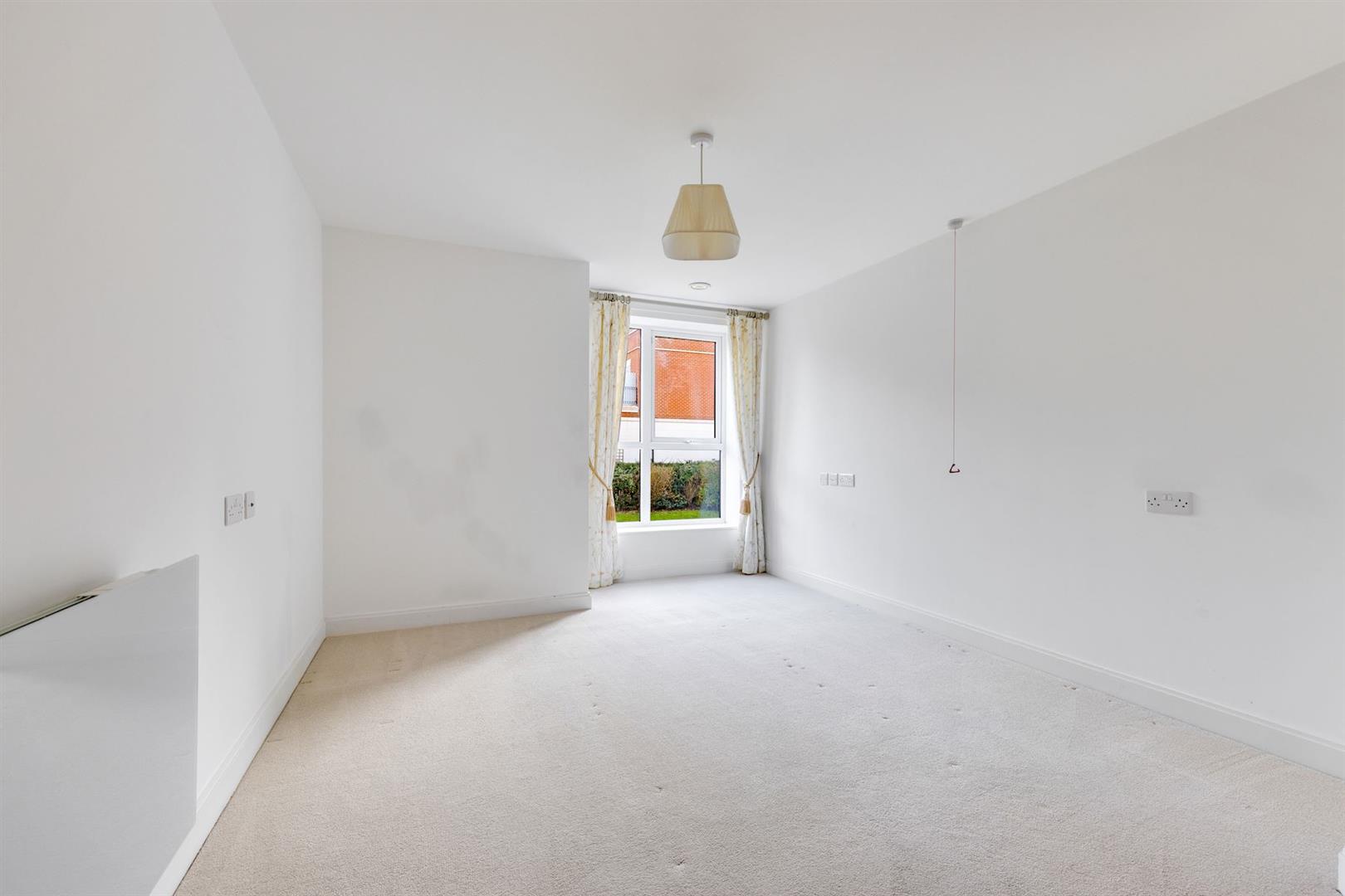 Dukes Ride, Crowthorne, RG45 6GT