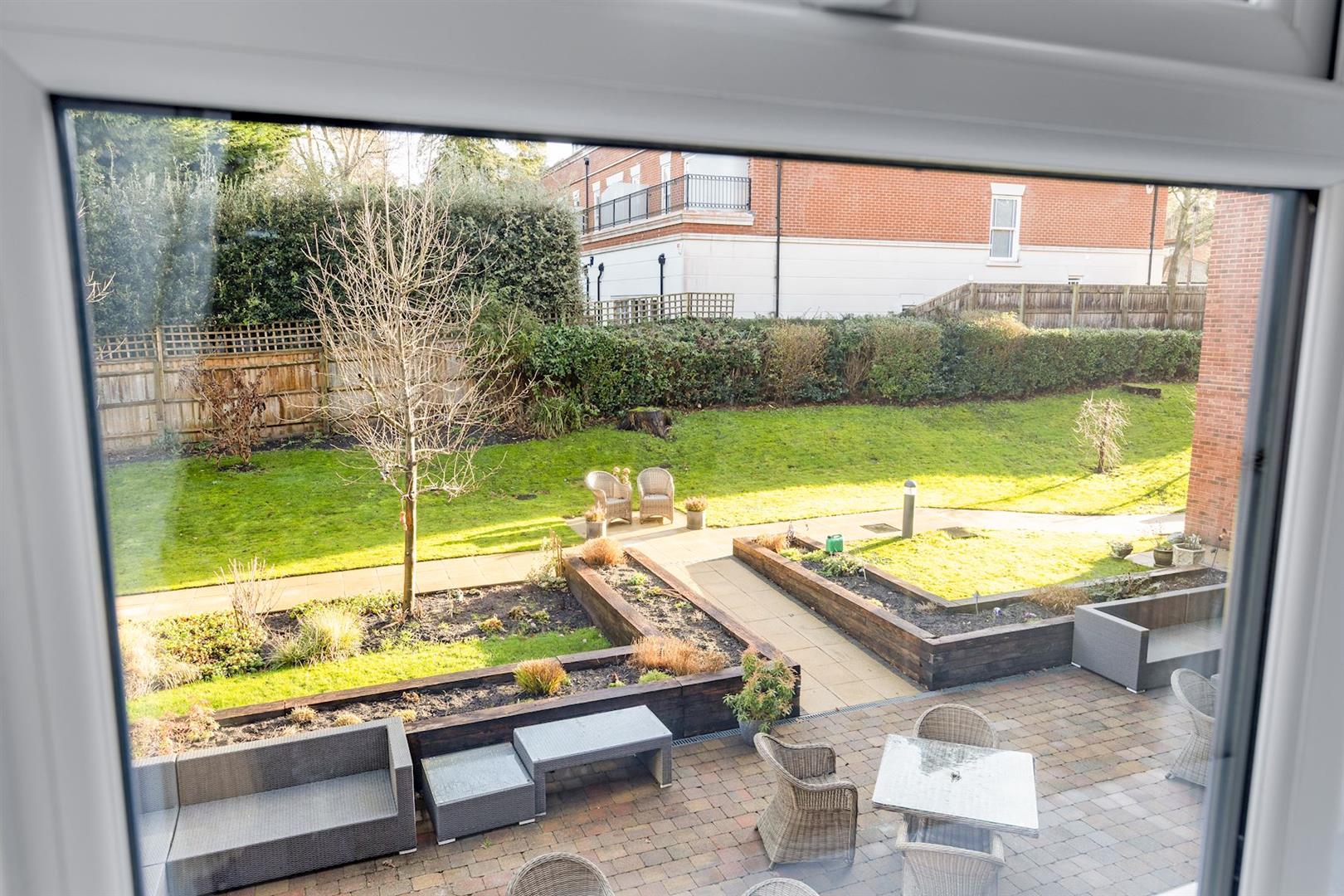 Dukes Ride, Crowthorne, RG45 6GT