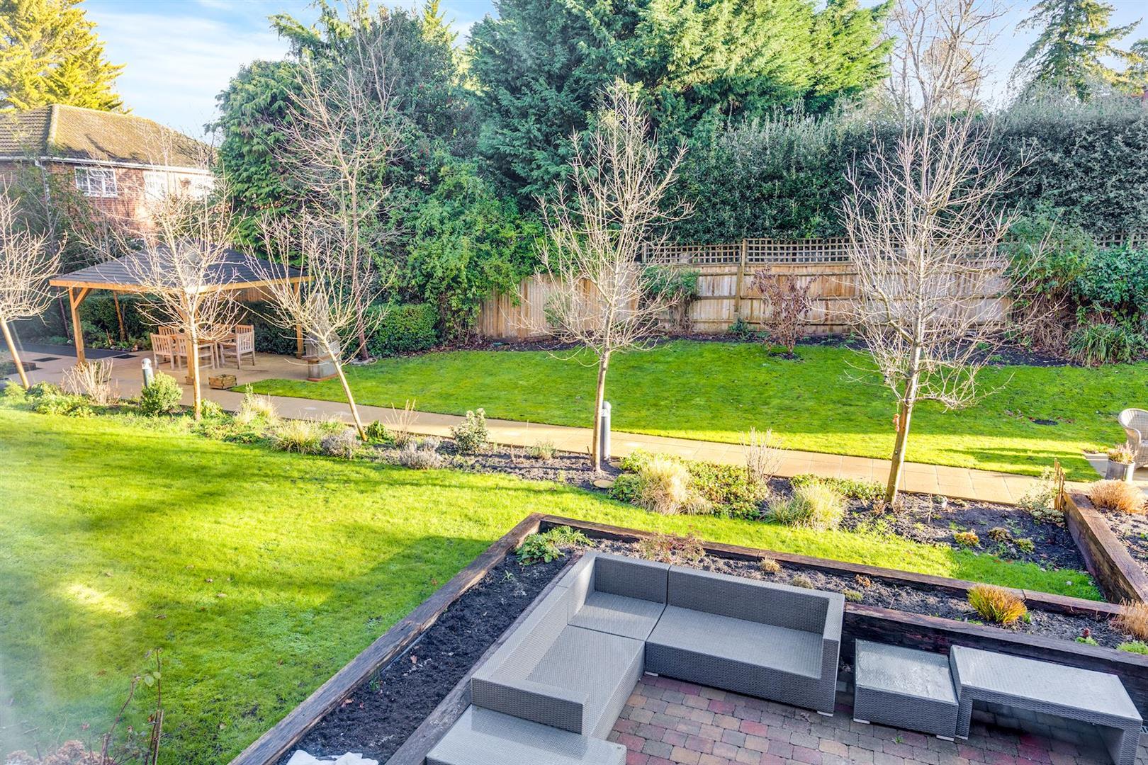 Dukes Ride, Crowthorne, RG45 6GT