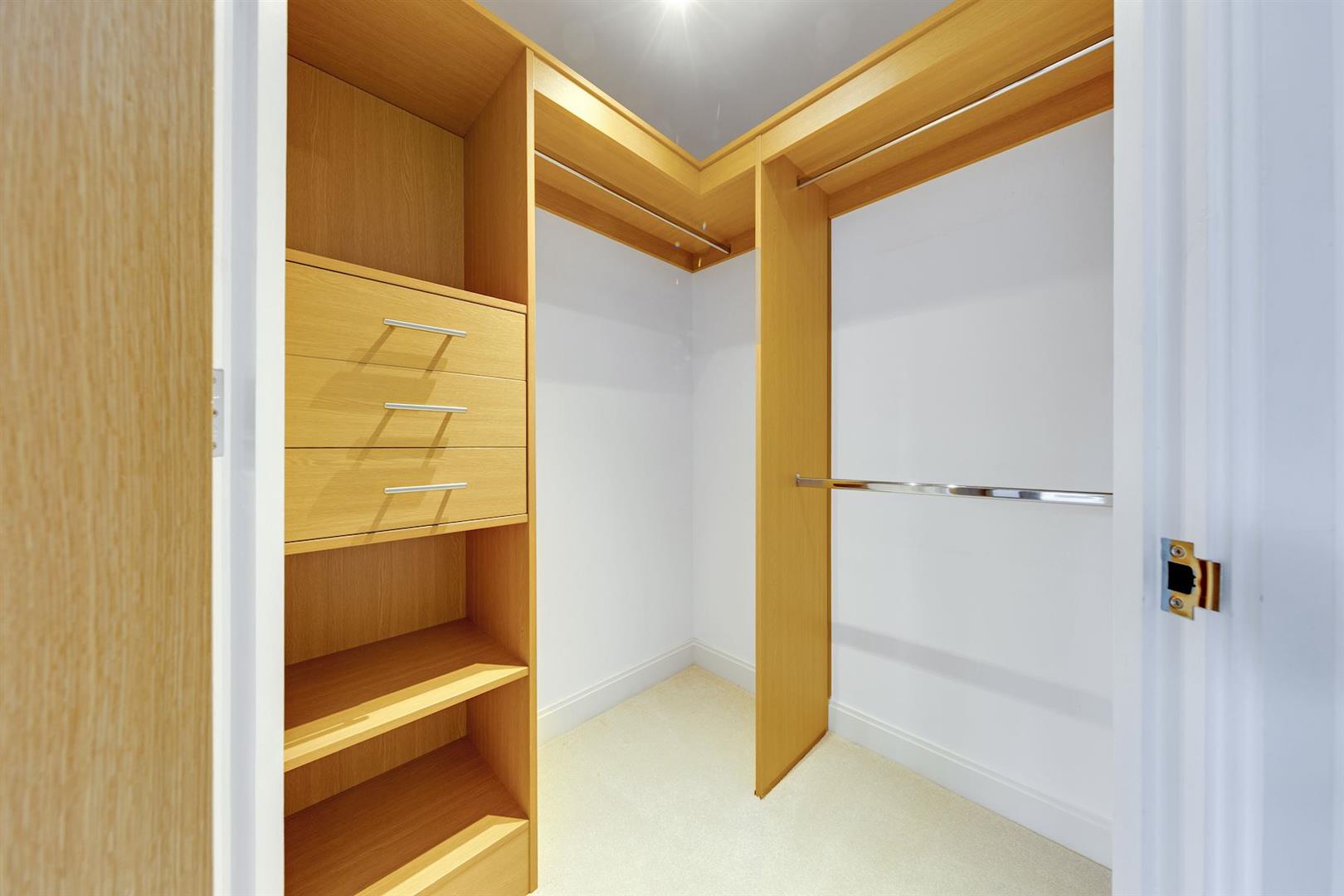 Dukes Ride, Crowthorne, RG45 6GT