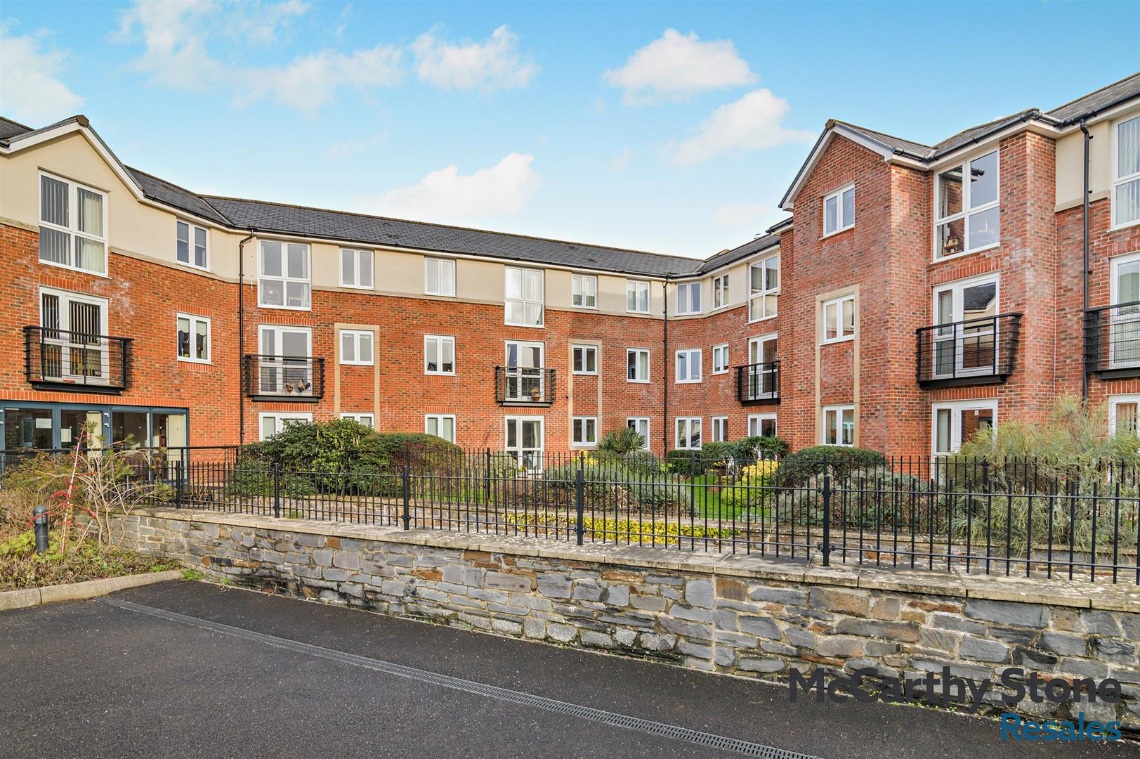 Coleridge Court, Clevedon, BS21 6FL