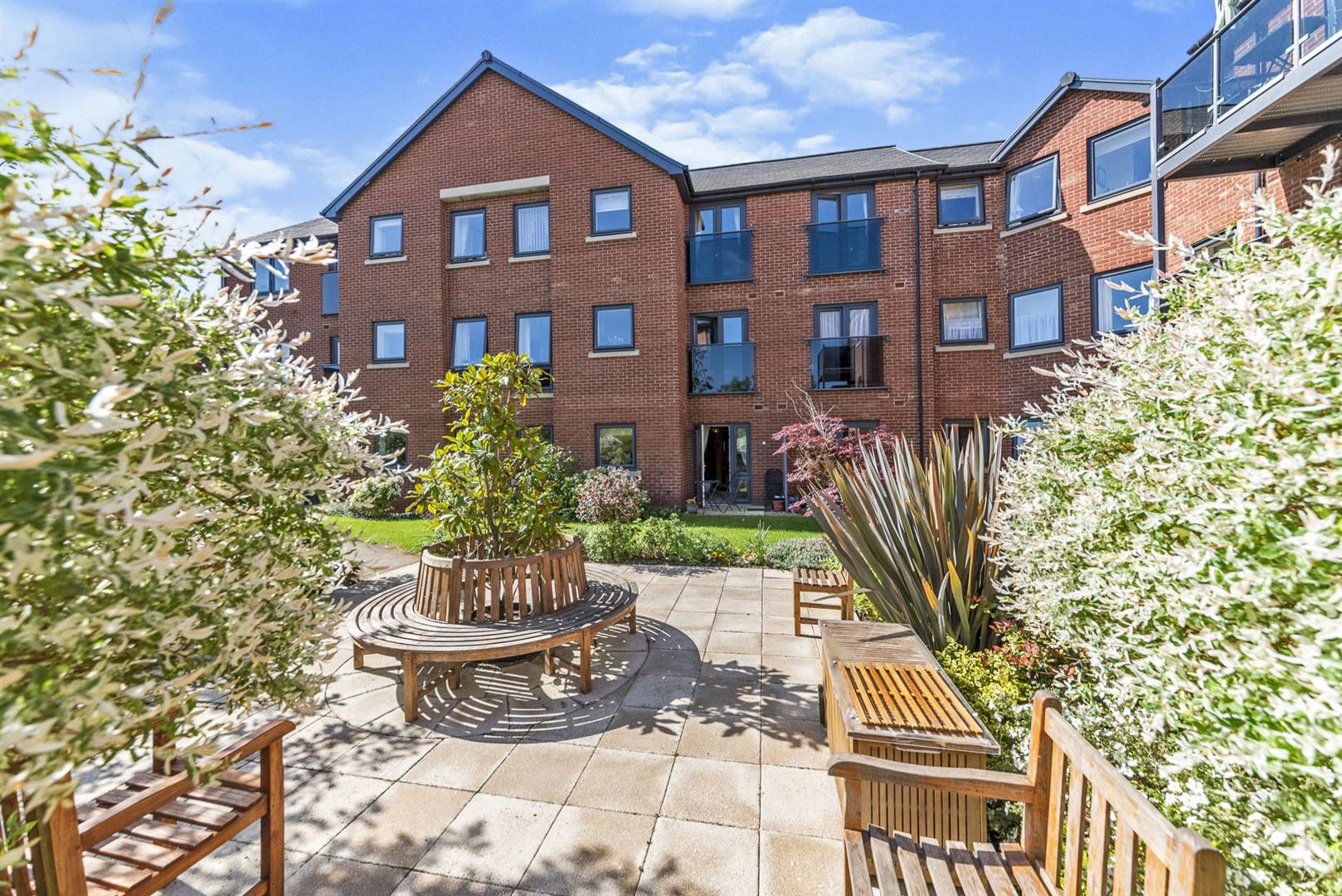 Lonsdale Park, Barleythorpe Road, Oakham, LE15 6QJ