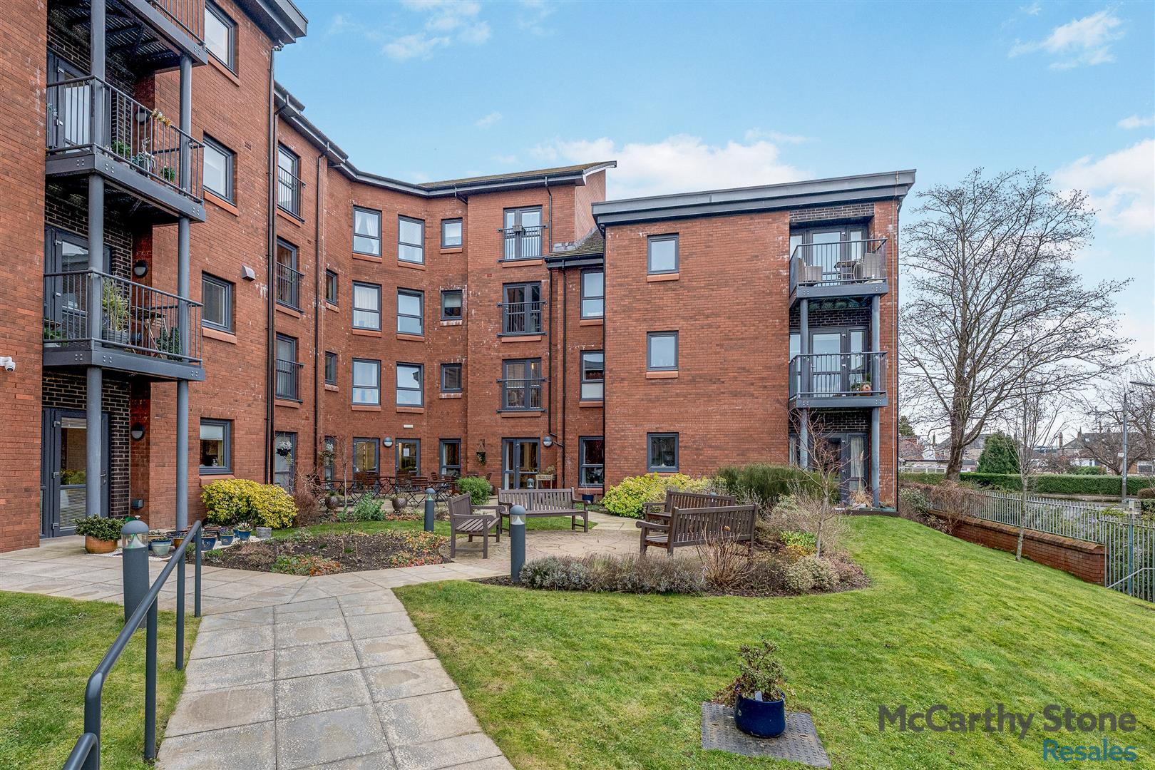 Flat 2/5 Merchants Gate, 69 Springkell Avenue, Glasgow