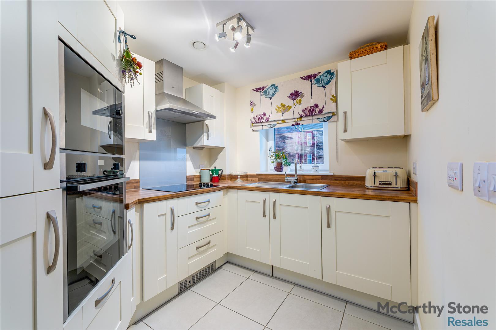 Flat 2/5 Merchants Gate, 69 Springkell Avenue, Glasgow