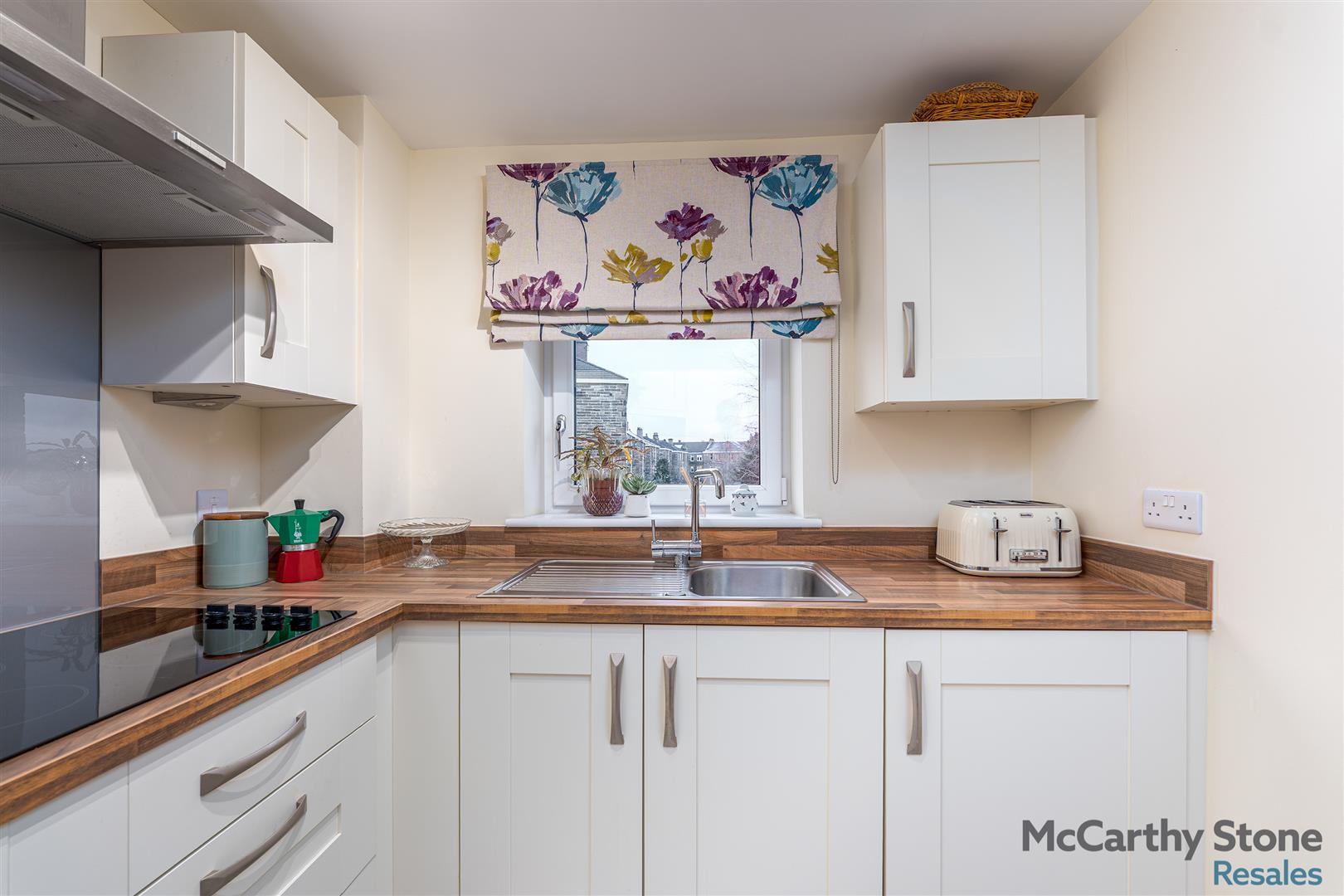 Flat 2/5 Merchants Gate, 69 Springkell Avenue, Glasgow