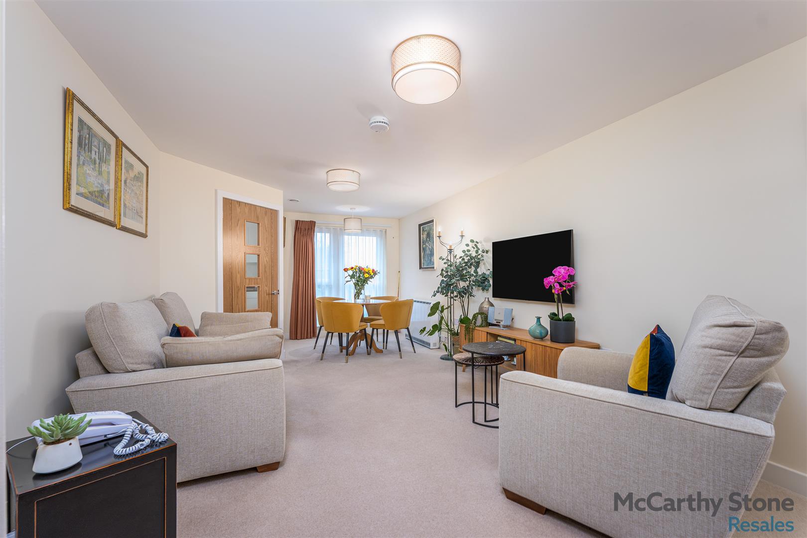 Flat 2/5 Merchants Gate, 69 Springkell Avenue, Glasgow