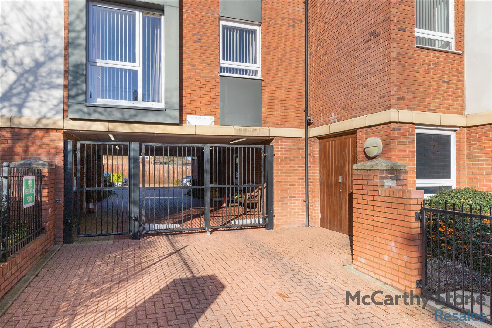 Elliott Court, High Street North, Dunstable