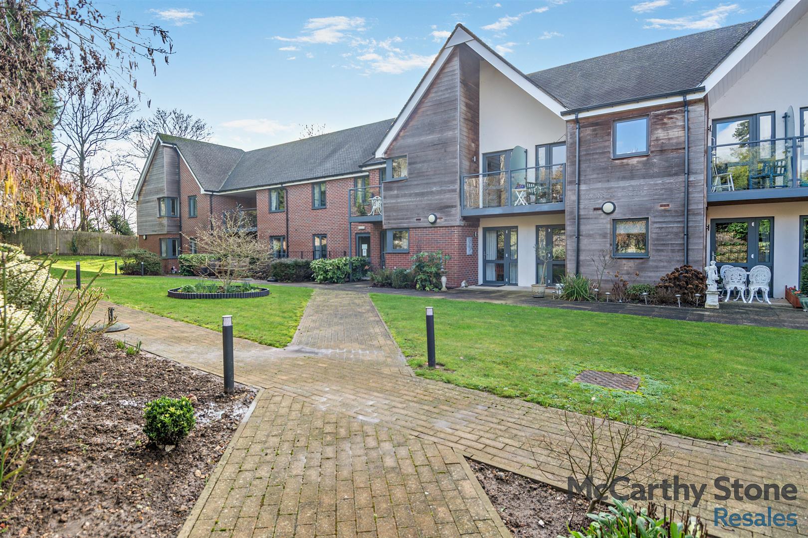 Mandeville Court, Darkes Lane, Potters Bar, Hertfordshire, EN6 1BZ