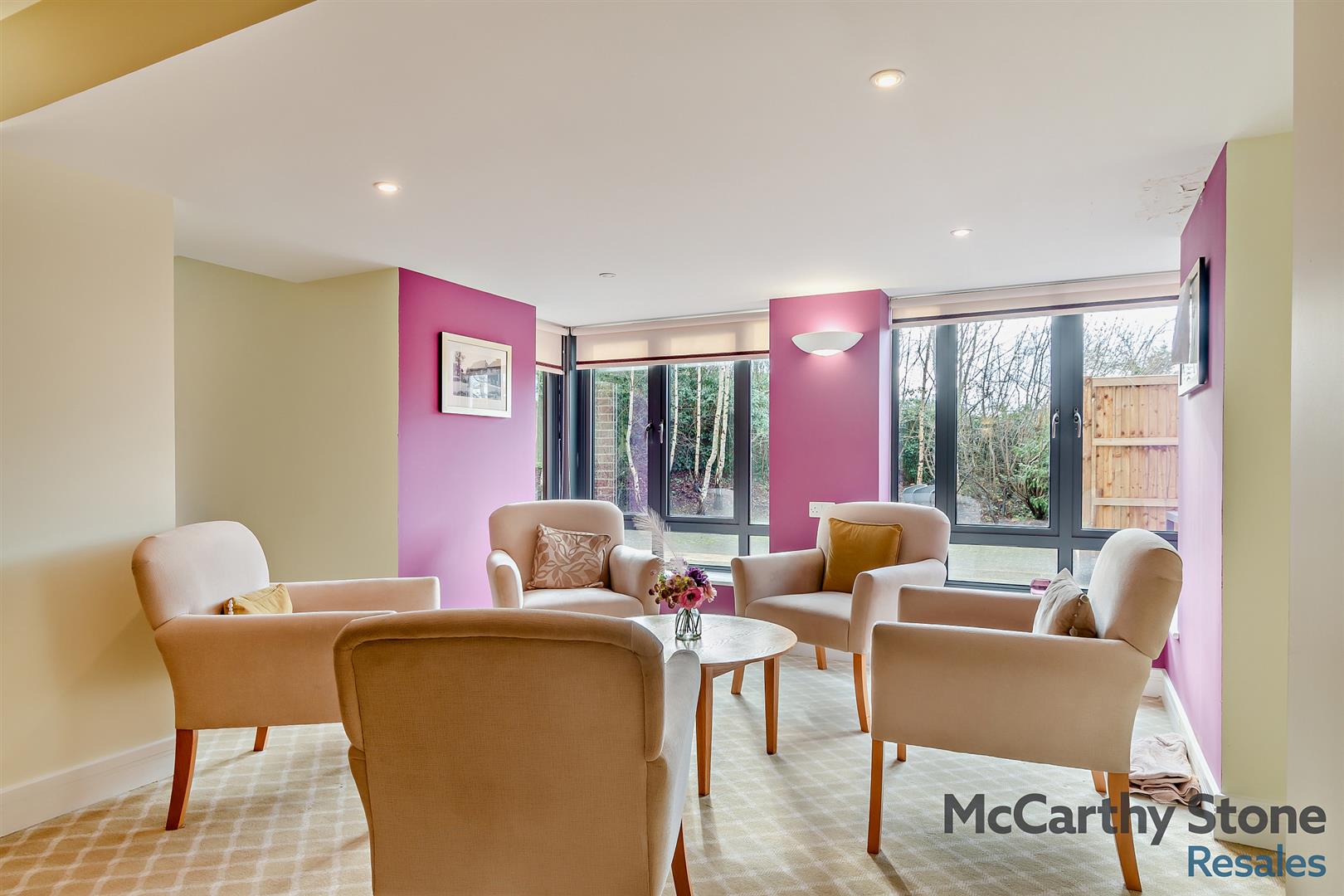 Mandeville Court, Darkes Lane, Potters Bar, Hertfordshire, EN6 1BZ