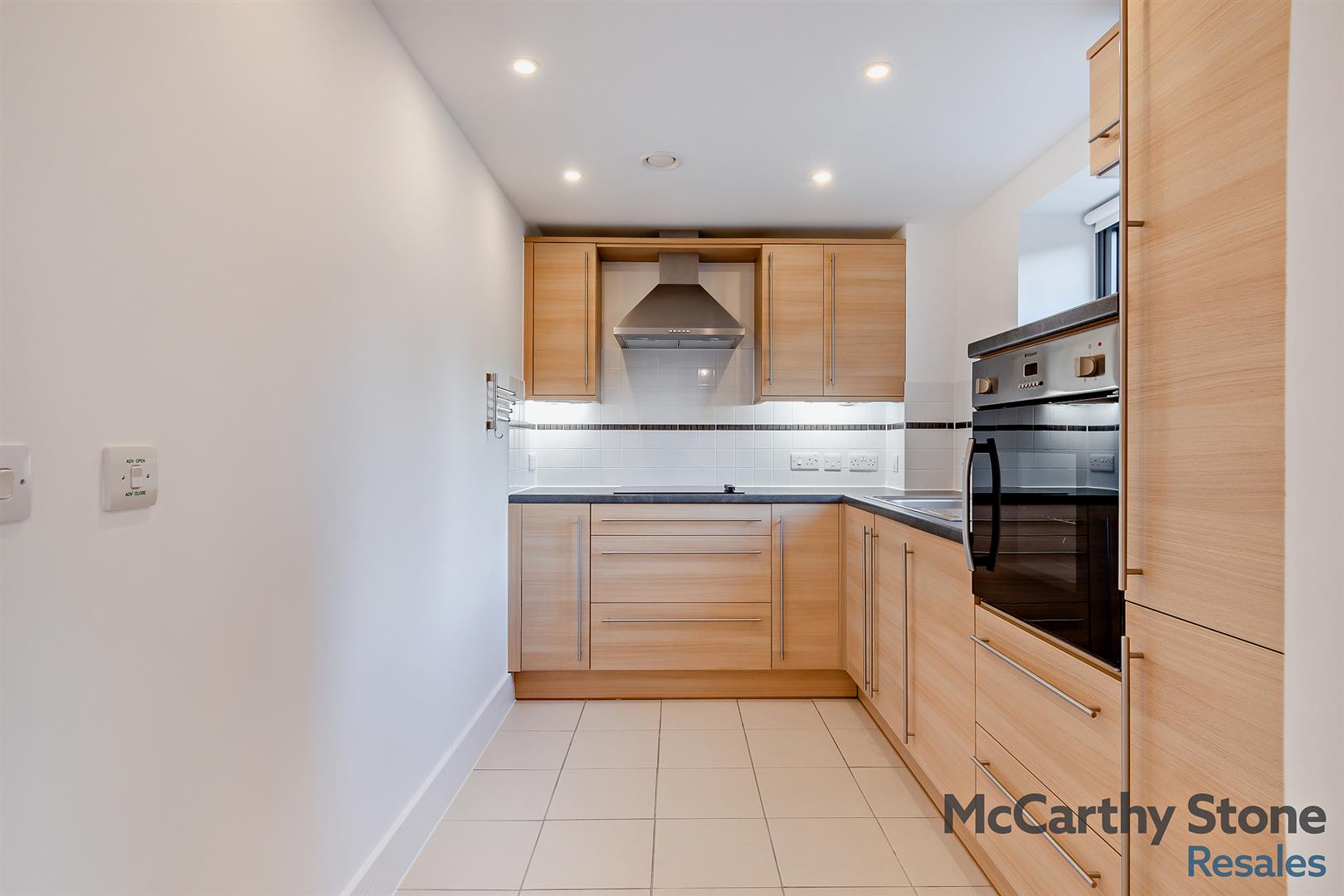 Mandeville Court, Darkes Lane, Potters Bar, Hertfordshire, EN6 1BZ