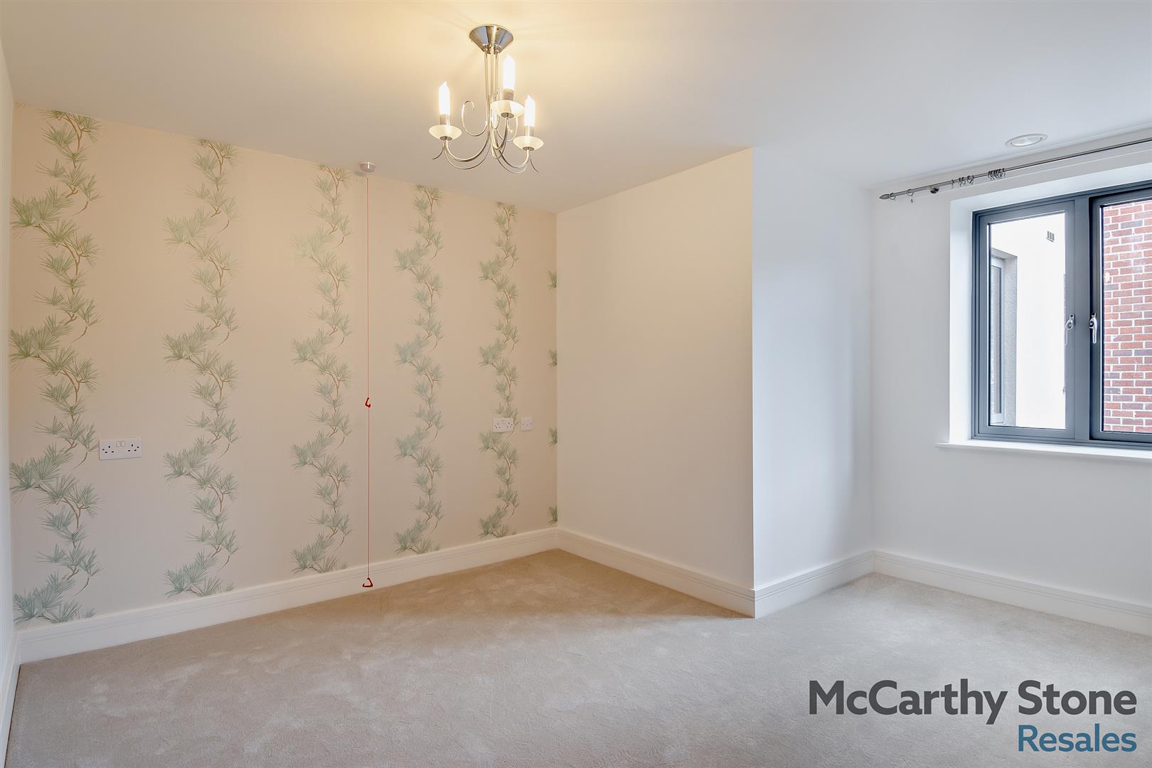 Mandeville Court, Darkes Lane, Potters Bar, Hertfordshire, EN6 1BZ