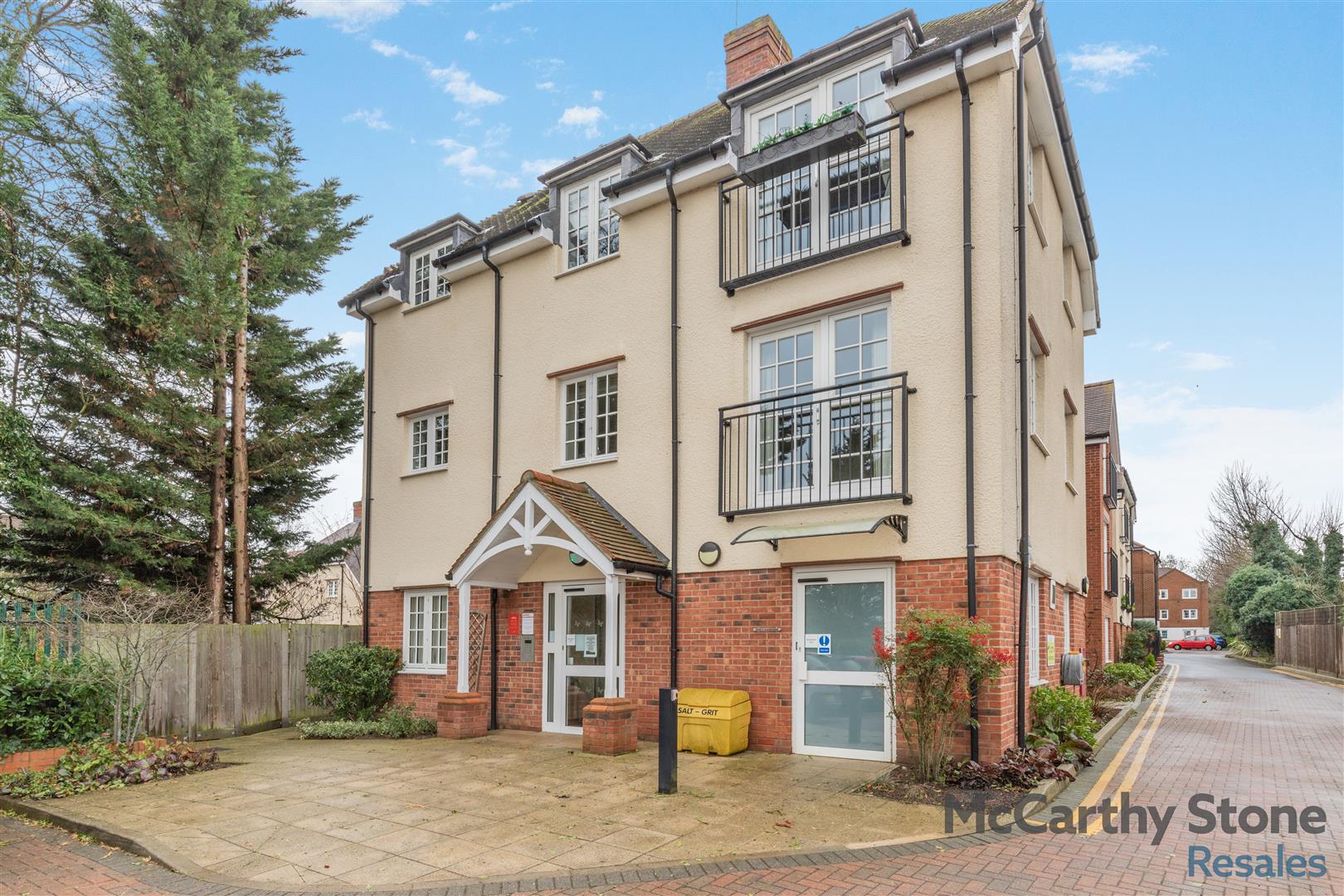 Le Jardin, 20-22 Station Road, Letchworth, Hertfordshire, SG6 3BA