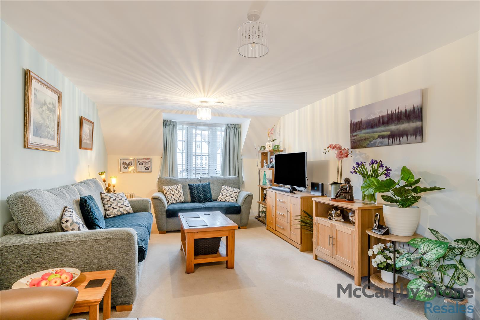 Le Jardin, 20-22 Station Road, Letchworth, Hertfordshire, SG6 3BA