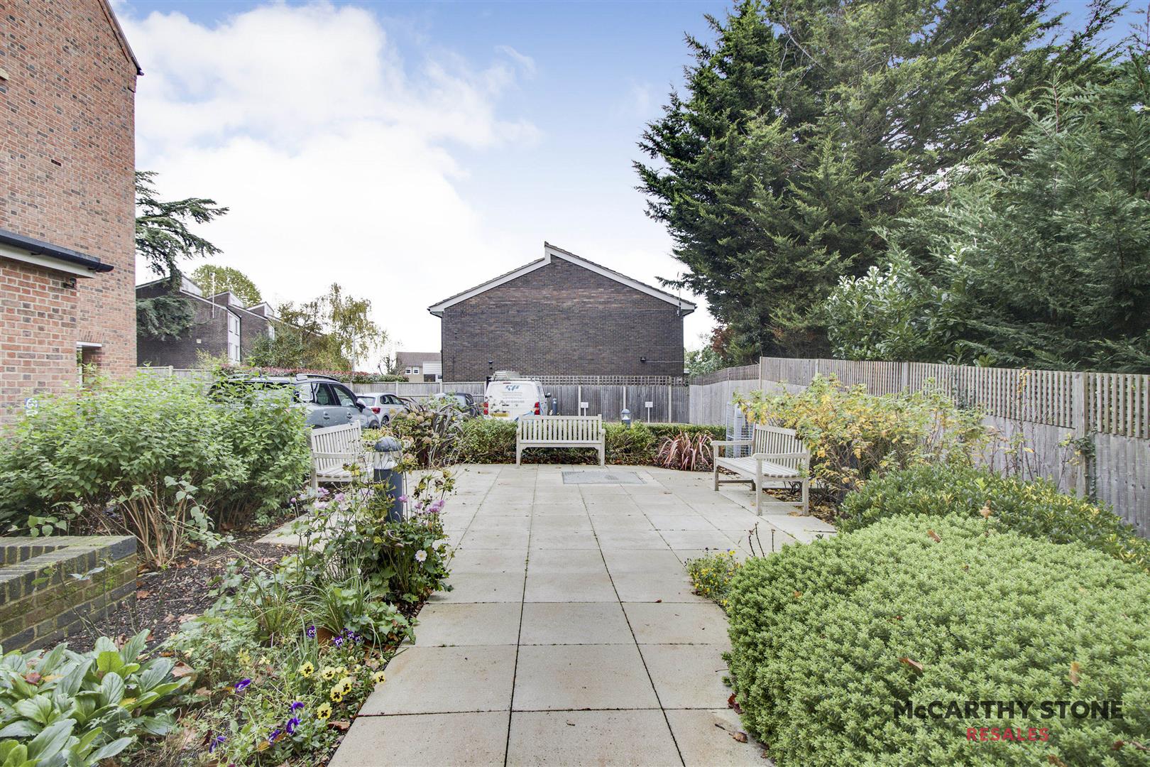 Great North Road, Hatfield