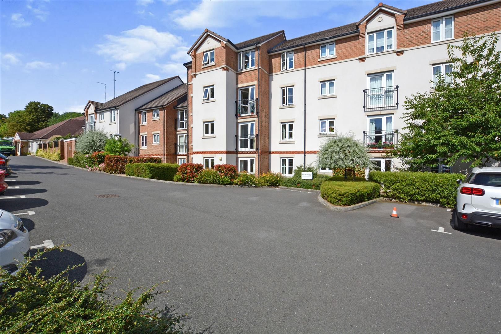 High Street South, Rushden, Northamptonshire, NN10 0FR