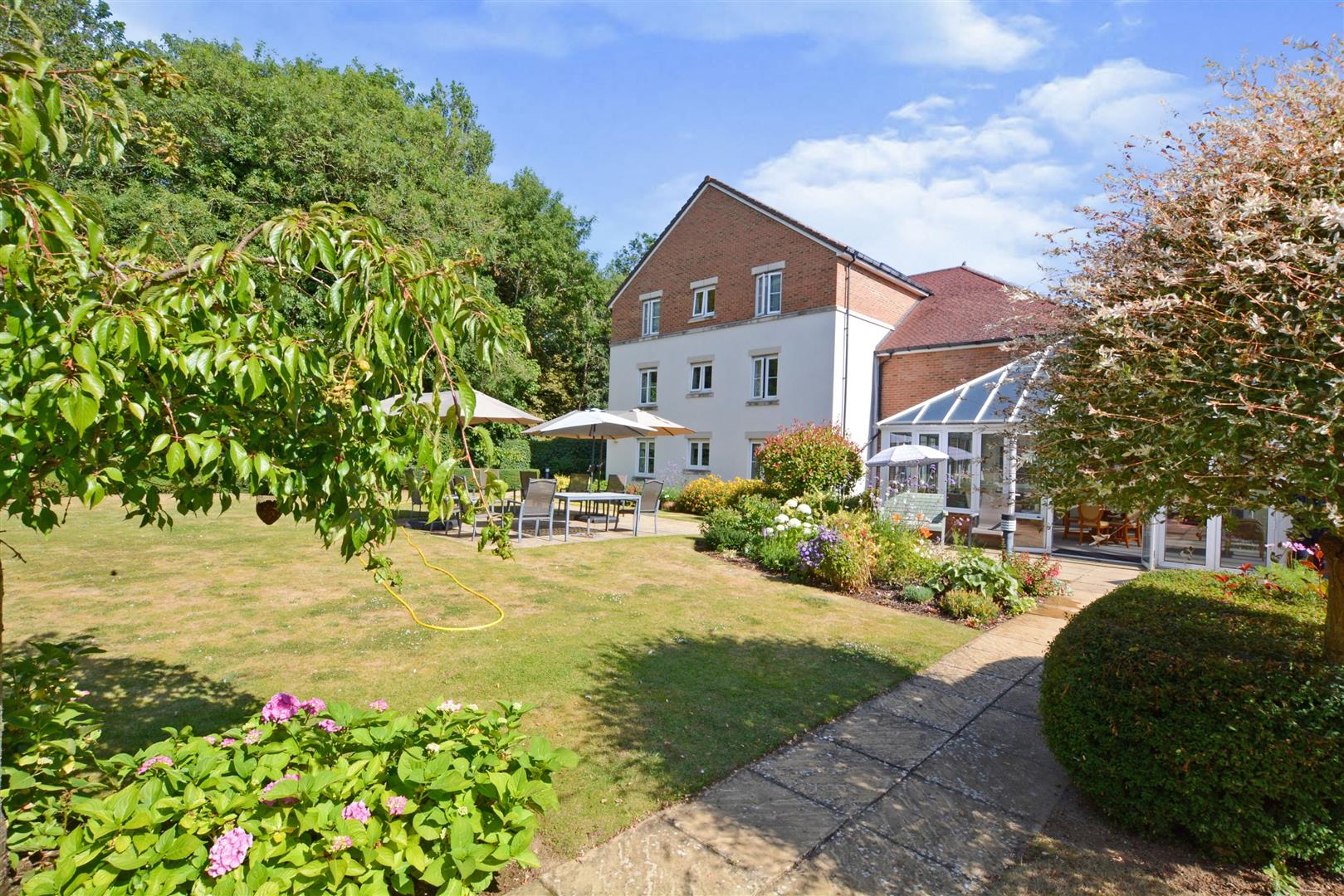 High Street South, Rushden, Northamptonshire, NN10 0FR