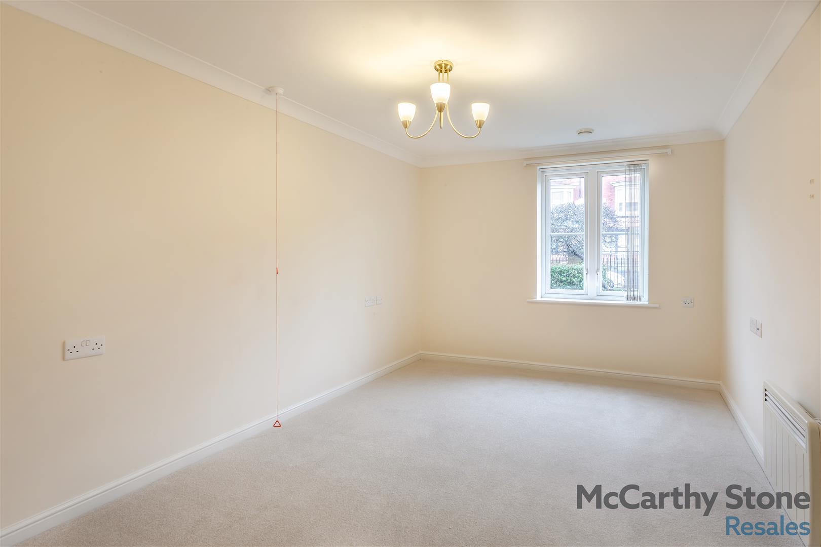 High Street South, Rushden, Northamptonshire, NN10 0FR