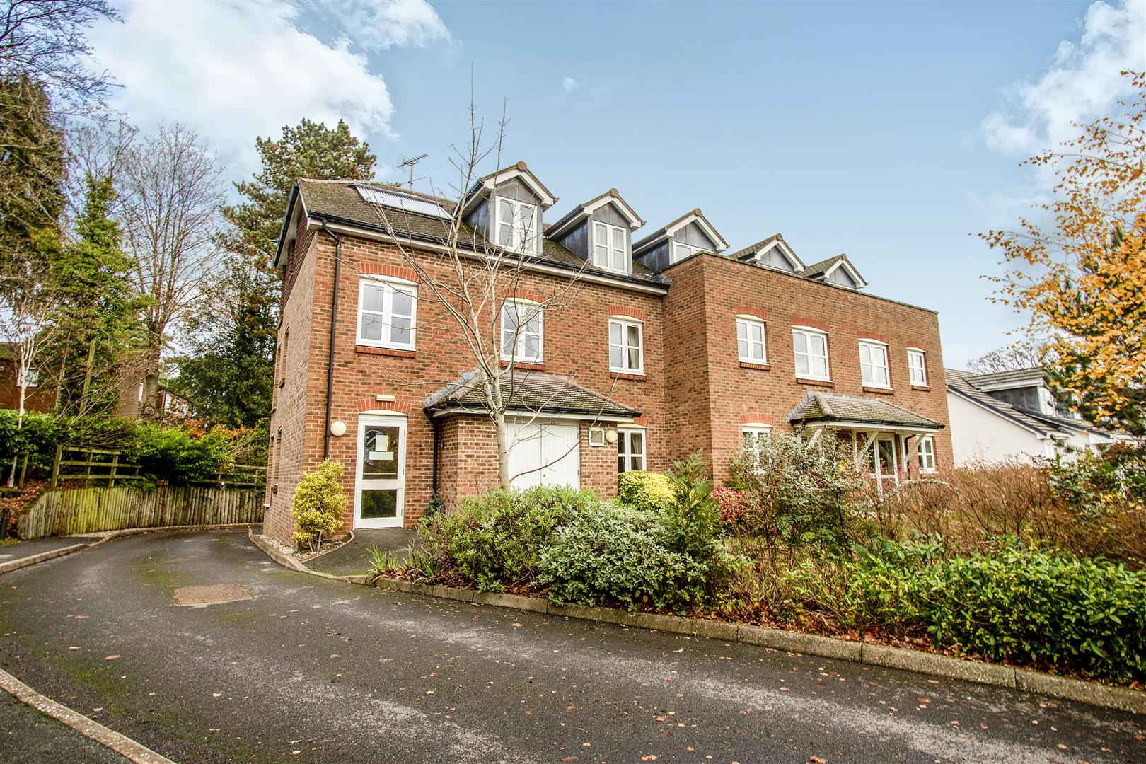 Radford Court, Tower Road, Liphook, GU30 7GR