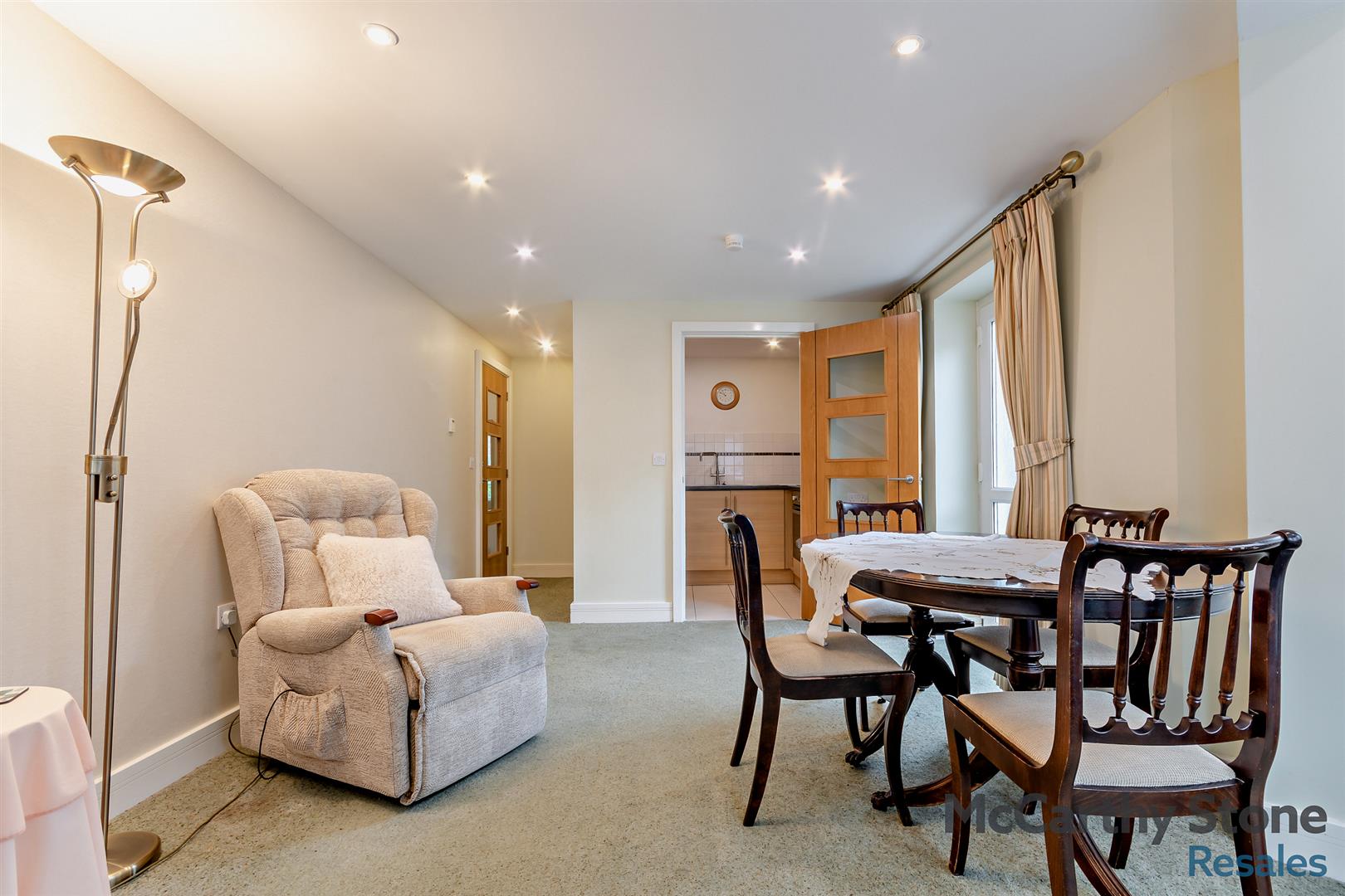 Abbotsmead Place, Caversham