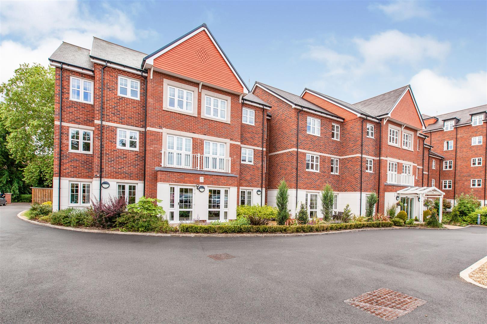 St. Lukes Road, Maidenhead, Berkshire. SL6 7AJ