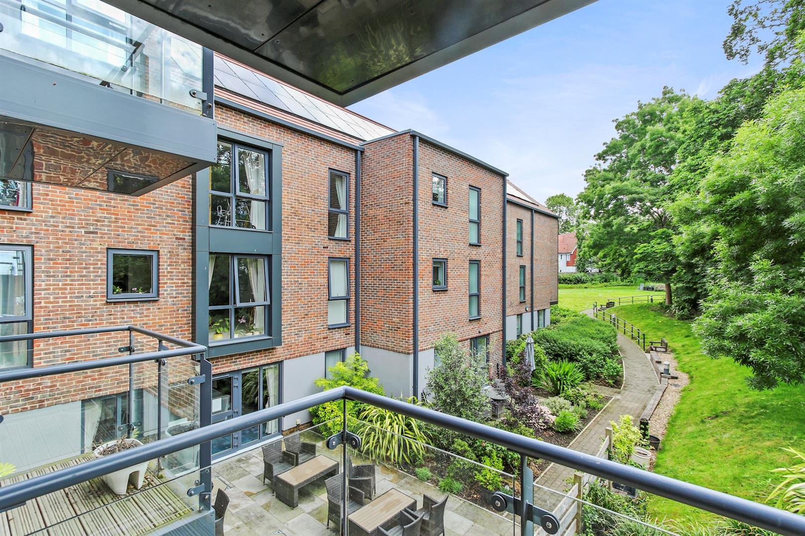 London Road, Guildford, GU1 1FF