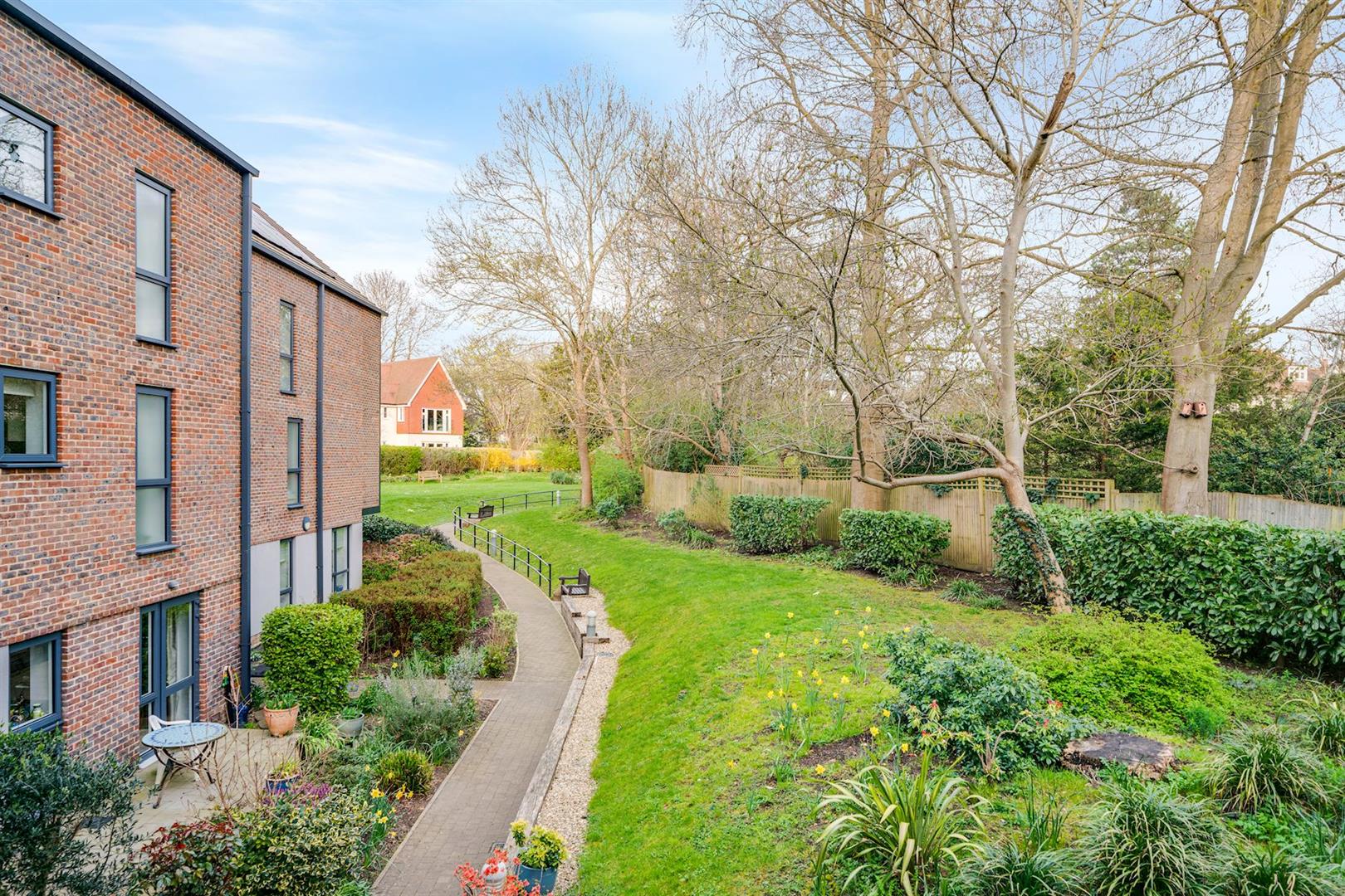 London Road, Guildford, GU1 1FF