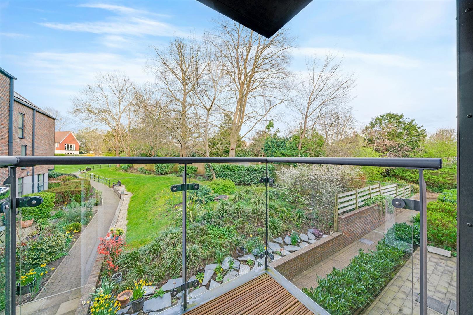 London Road, Guildford, GU1 1FF