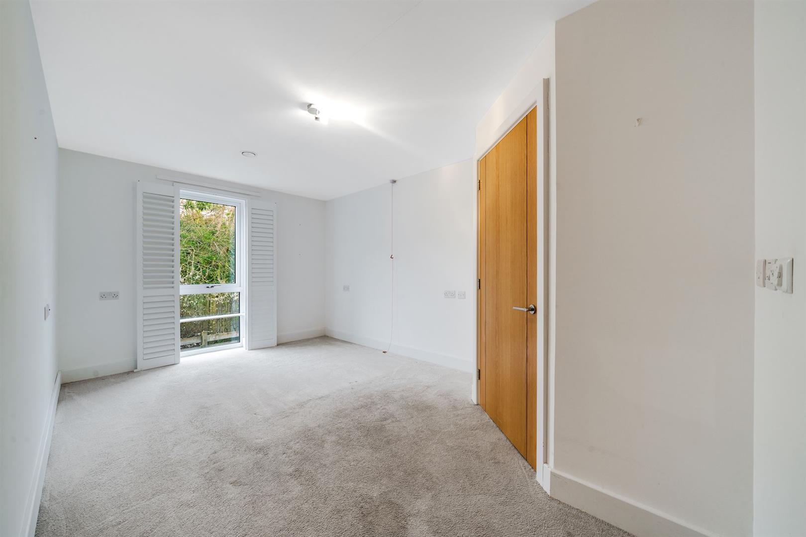 London Road, Guildford, GU1 1FF