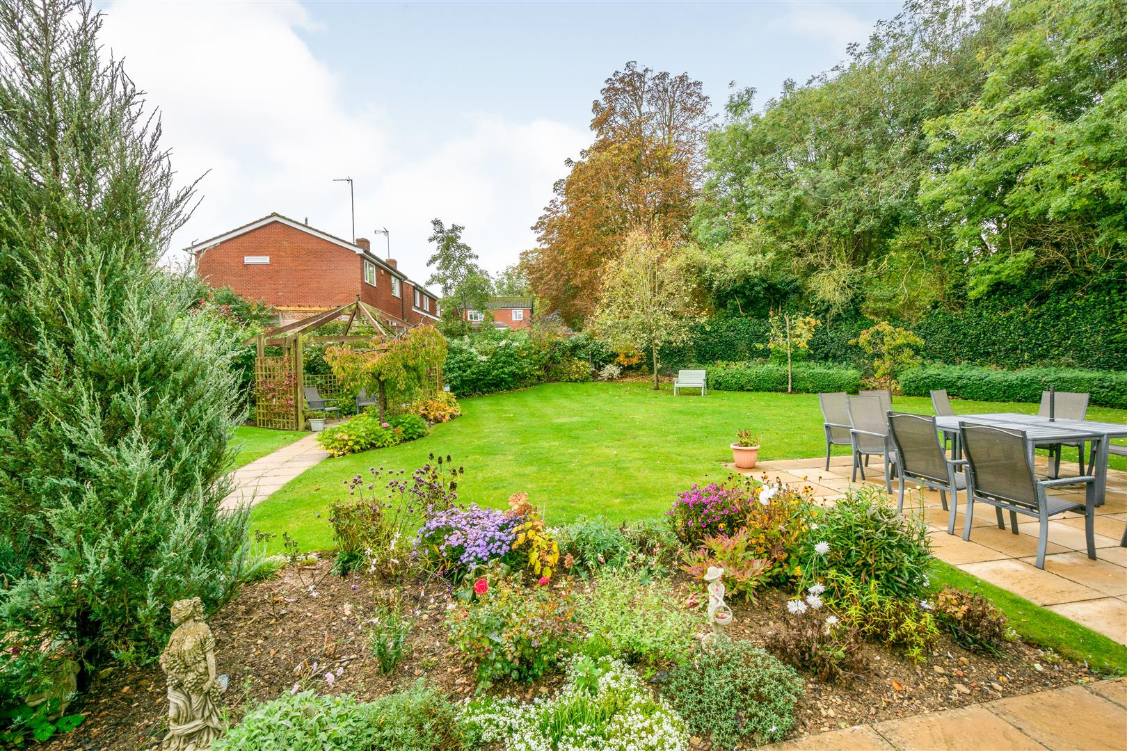 High Street South, Rushden, Northamptonshire, NN10 0FR