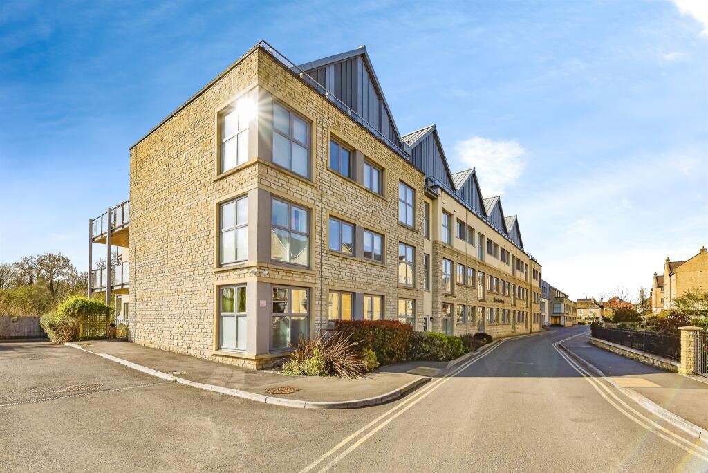 Bowles Court, Westmead Lane, Chippenham, Wiltshire, SN15 3GU