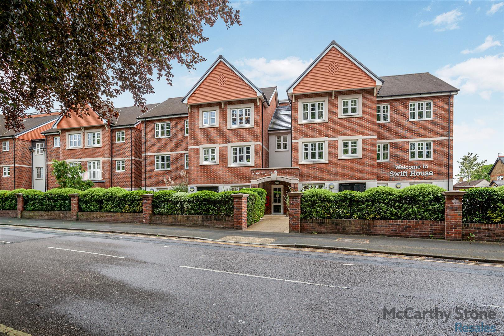 St. Lukes Road, Maidenhead, Berkshire. SL6 7AJ