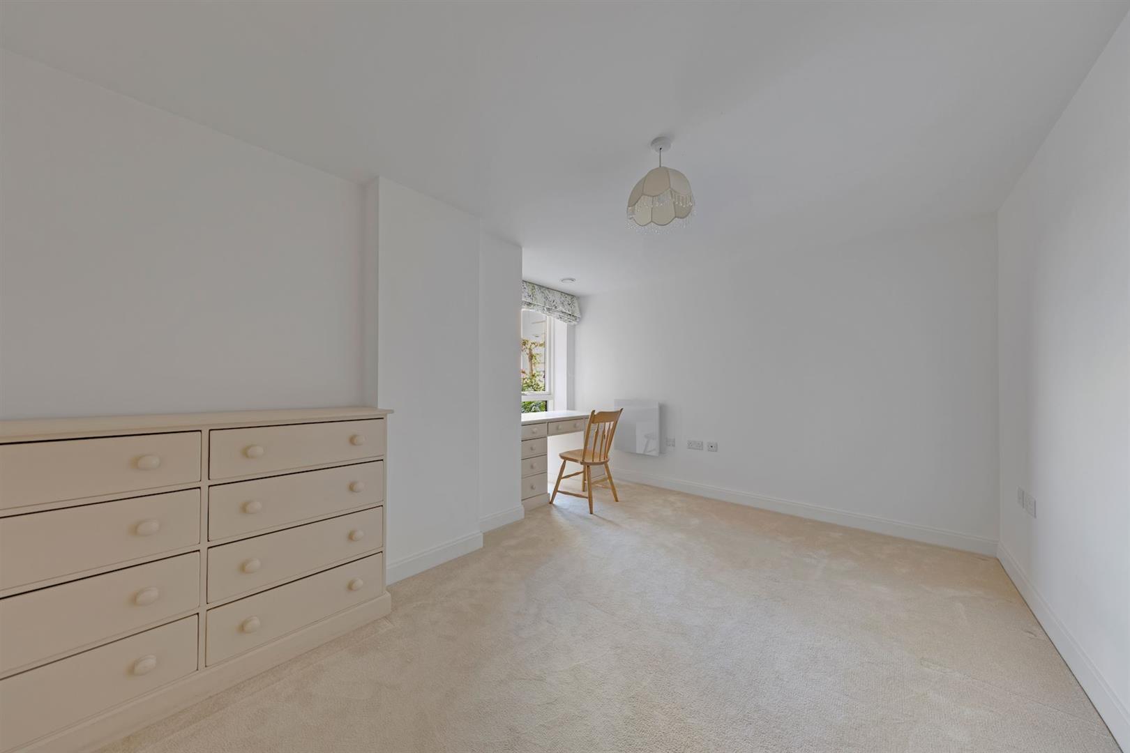 High Street, Cobham, KT11 3EB