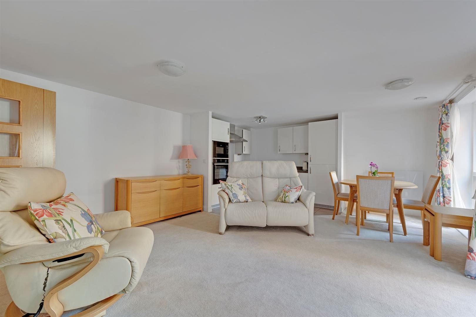 High Street, Cobham, KT11 3EB